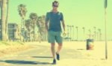 מתפורר תרגום מובנה / Flaked לצפייה ישירה