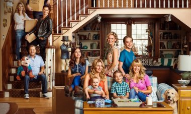 צער גידול בנות (2016) עונה 1 לצפייה ישירה Fuller House לצפייה ישירה