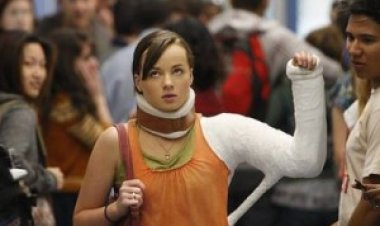 מגושמת מביך עונה 4 פרק 21 לצפייה ישירה