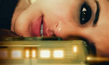 הבחורה על הרכבת לצפייה ישירה עם תרגום מובנה | The Girl on the Train