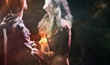 המתקשרת לצפייה ישירה עם תרגום מובנה | Contactee