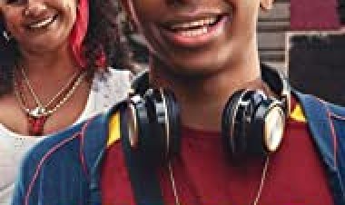 על חוט השערה לצפייה ישירה עם תרגום מובנה | A Cut Above