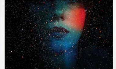 מתחת לעור / (2013) Under The Skin לצפייה ישירה