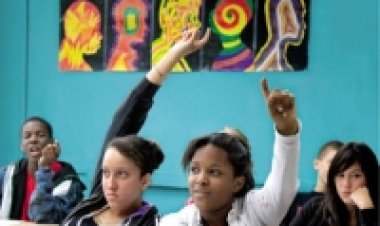 בין הקירות תרגום מובנה לצפייה ישירה