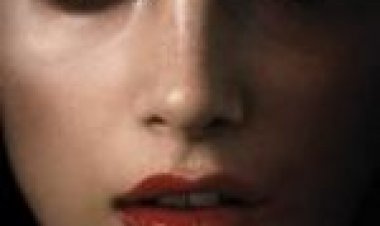 הדוגמנית תרגום מובנה לצפייה ישירה / The Model לצפייה ישירה