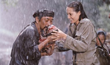 הצלה מעבר לגבול תרגום מובנה Beyond Borders לצפייה ישירה