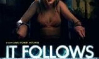 משהו עוקב אחרי תרגום מובנה / It Follows לצפייה ישירה