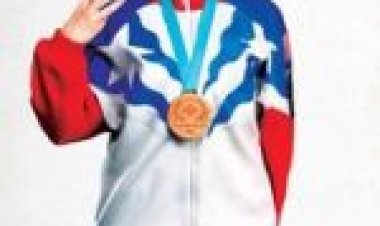 הארד תרגום מובנה לצפייה ישירה / The Bronze לצפייה ישירה