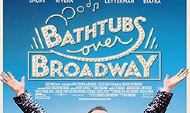אמבטיות מעל ברודווי לצפייה ישירה עם תרגום מובנה | Bathtubs Over Broadway