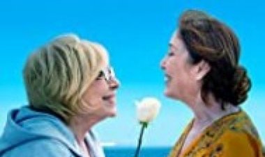 אז סבתא שלי לסבית לצפייה ישירה עם תרגום מובנה | So My Grandmas a Lesbian