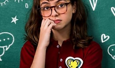 וידוייה של נערה בלתי נראית לצפייה ישירה עם תרגום מובנה | Confessions of an Invisible Girl