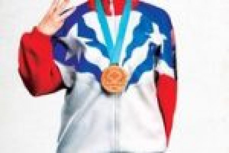 הארד תרגום מובנה לצפייה ישירה / The Bronze לצפייה ישירה