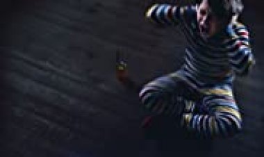 קולות כתובית | Voces / Don't Listen Subtitle