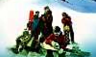 המדרון הראשון כתובית | First Descent Subtitle