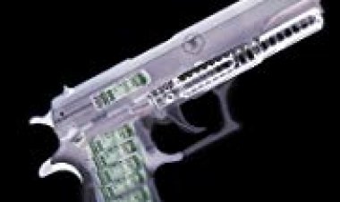 ביצוע הריגה: רובים, תאוות בצע, ו- NRA כתובית | Making a Killing: Guns, Greed, and the NRA Subtitle