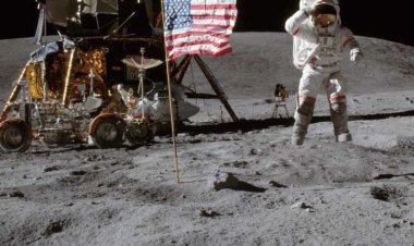 תיאוריית הקונספירציה: האם נחתנו על הירח? כתובית | Conspiracy Theory: Did We Land on the Moon? Subtitle