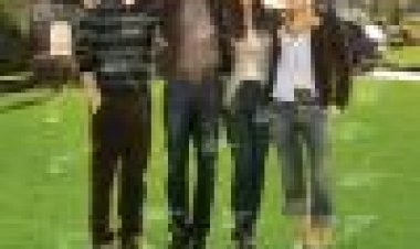 משפחת ג'ונס כתובית | The Joneses Subtitle