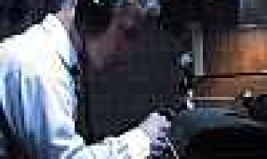 בין הקירות כתובית | Between The Walls Subtitle