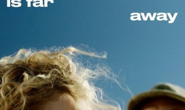 כל מה שיפה רחוק כתובית | Everything Beautiful Is Far Away Subtitle