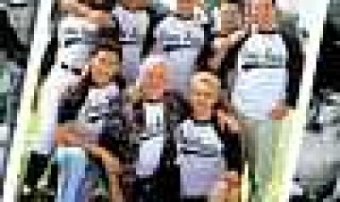 מועדון הלבבות השבורים כתובית | The Broken Hearts Club Subtitle